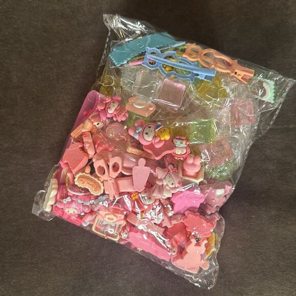 Hello Kitty and Friends Assorted Toy Collection Pack Charms Key Rings Hair Clips - Picture 6 of 7